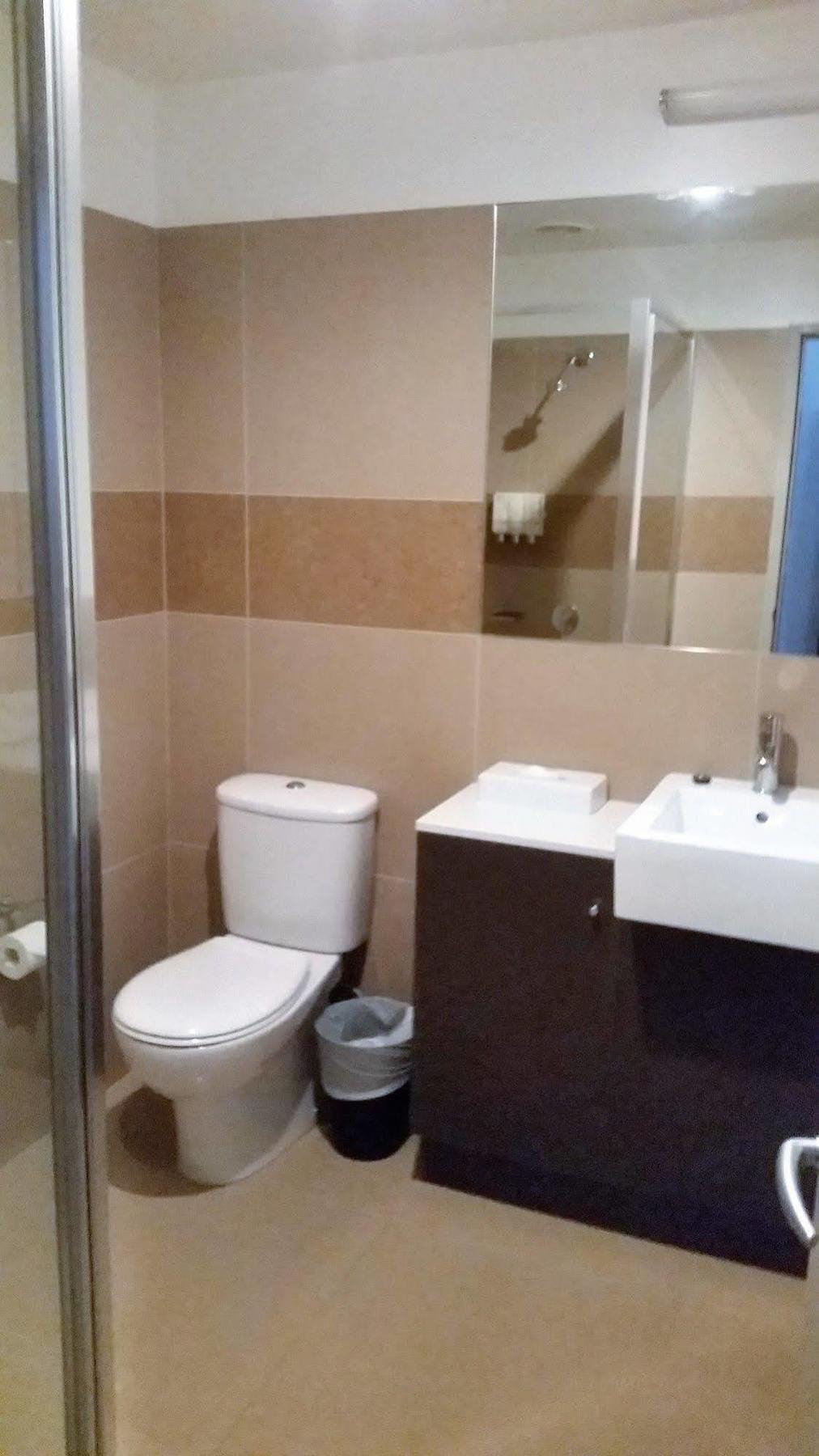 Horsham International Hotel ภายนอก รูปภาพ