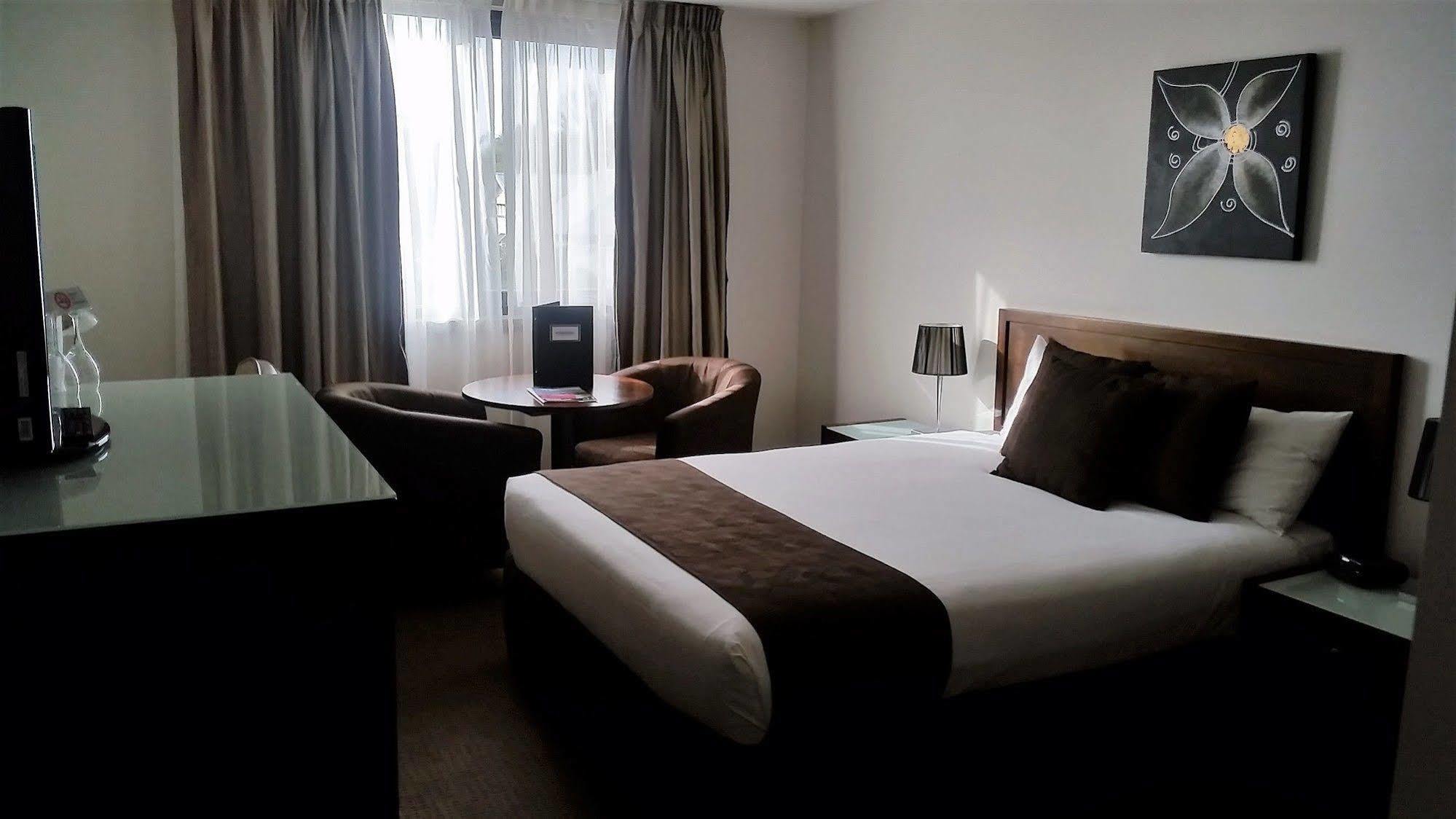 Horsham International Hotel ภายนอก รูปภาพ